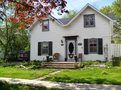 FORBES COTTAGE ANTIQUES - Paul and Lin DeLong